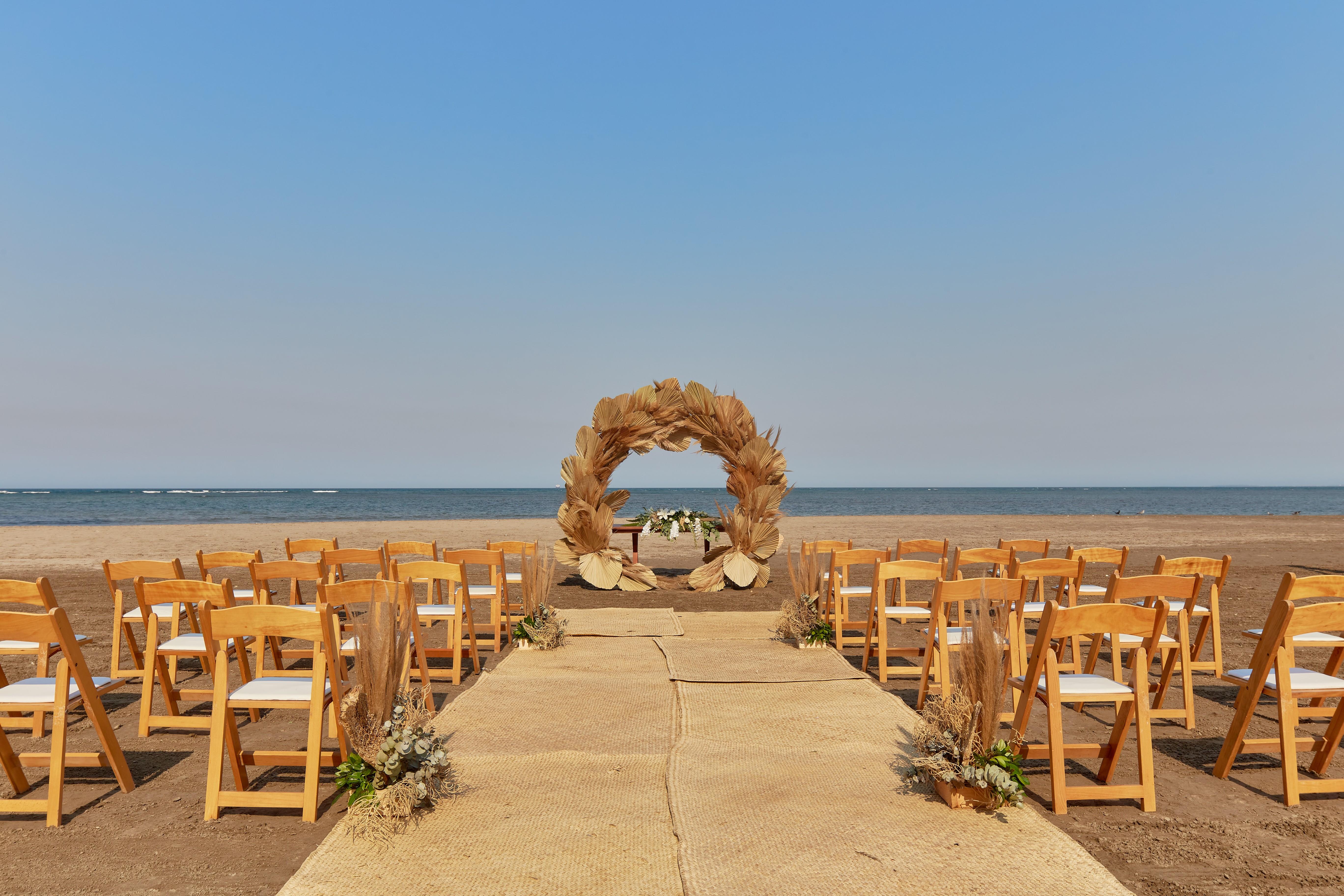 Grand Fiesta Americana Veracruz Exterior foto Wedding ceremony on the beach