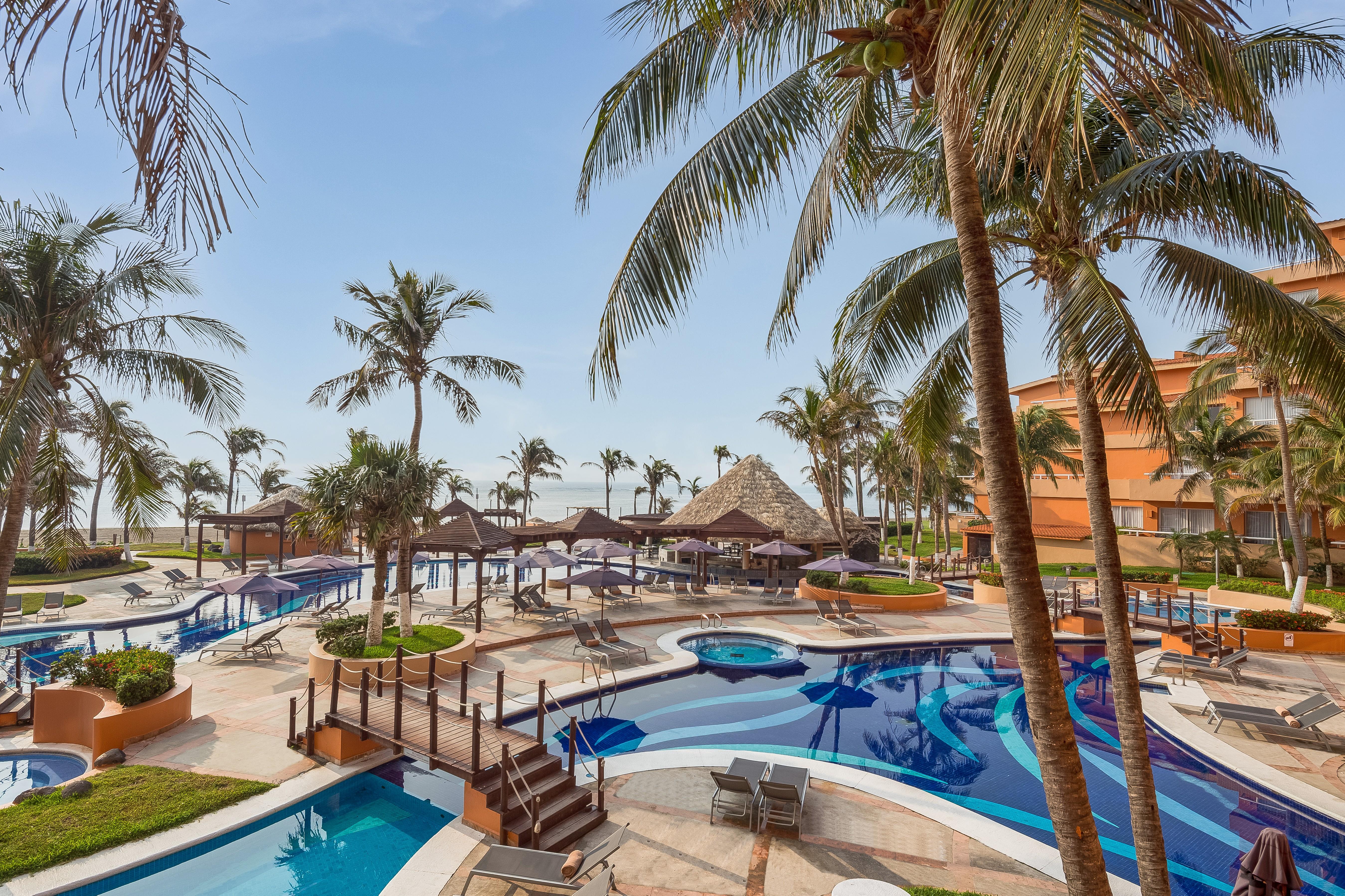 Grand Fiesta Americana Veracruz Exterior foto The pool at the Iberostar Grand Hotel at Playa Paraíso