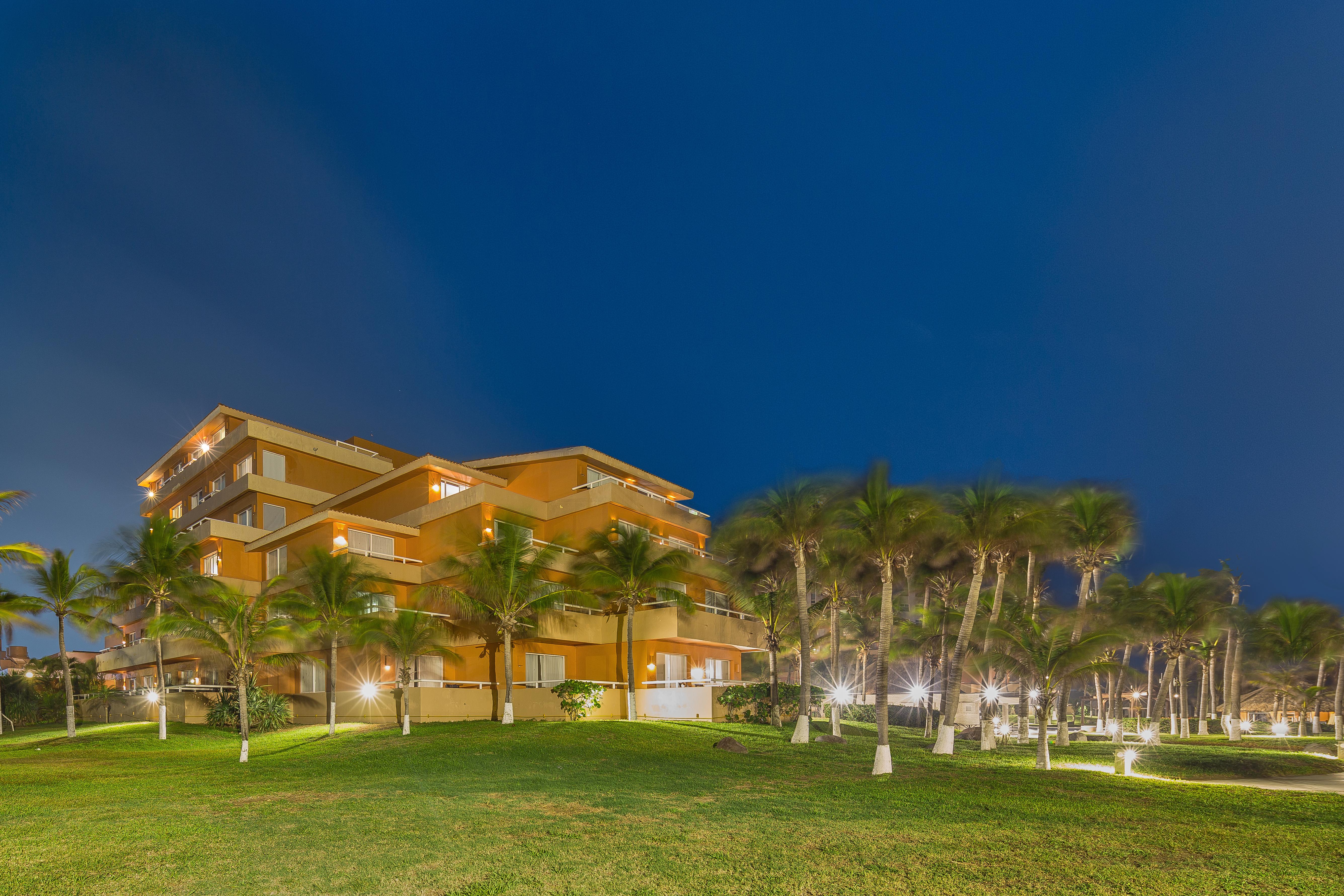 Grand Fiesta Americana Veracruz Exterior foto The resort at night