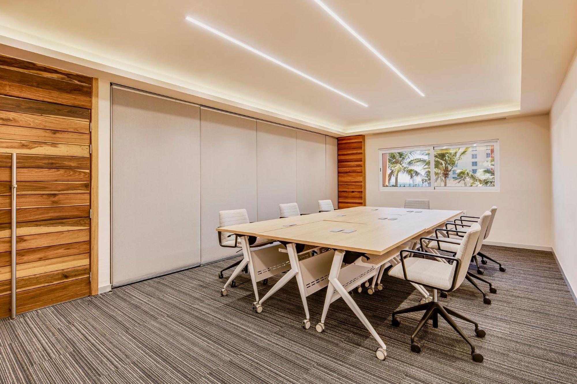 Grand Fiesta Americana Veracruz Exterior foto Meeting room at the headquarters of the company in Madrid