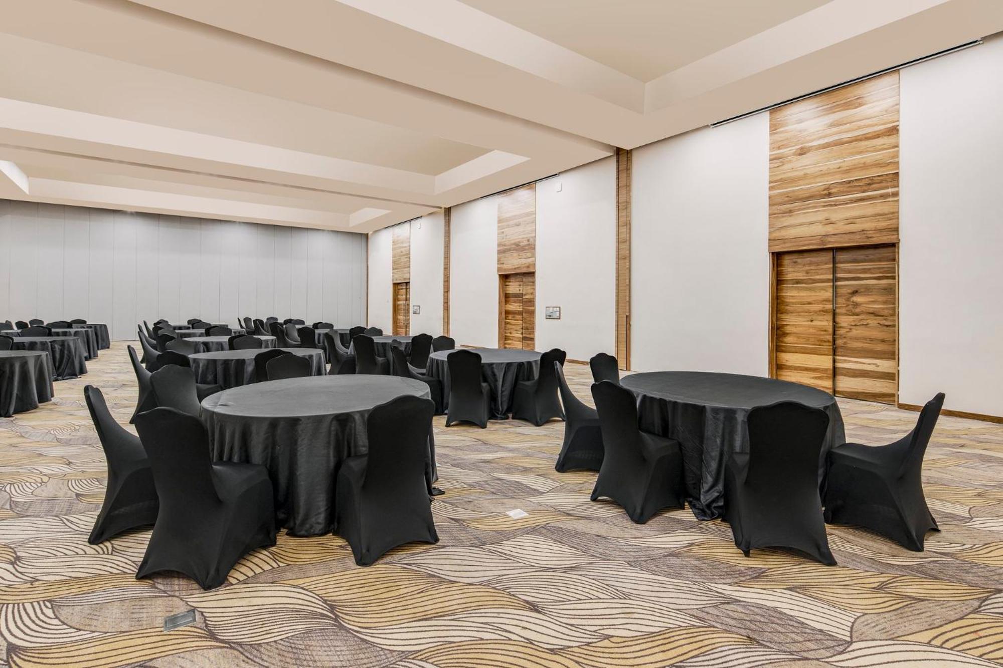 Grand Fiesta Americana Veracruz Exterior foto The ballroom at the hotel