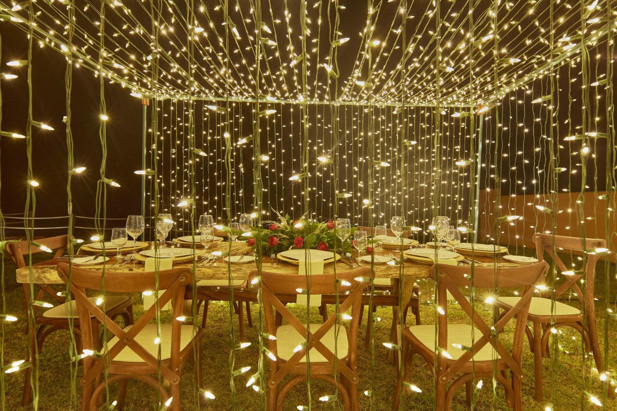 Grand Fiesta Americana Veracruz Exterior foto A tent decorated with fairy lights